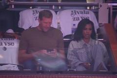 不學(xué)好啊諾維茨基自拍做鬼臉時，疑似做出莫蘭特的手榴彈手勢