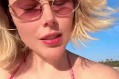 這泳衣尺碼小了！歐冠女主持這身材真的呼之欲出