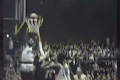 導火索？回顧此前掘金對陣森林狼，威少送出三分犯規(guī)后的眾生相！