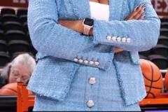 穿高跟執(zhí)教被罵？穿得時(shí)髦=不專(zhuān)業(yè)？