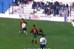 尷尬，中甲青島紅獅中衛(wèi)孫錫鵬解圍失誤+烏龍助攻送對手讀秒絕殺