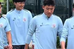 斯盧茨基賽前訓練前指導特謝拉，高天意擔任首發(fā)擔起進攻重任