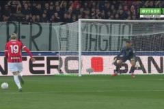 精彩的進球！亞伯拉罕做球助攻！特奧邊路長驅(qū)直入爆射近角得手！