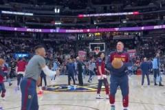 笑死！威少賽前給約基奇喂球，約基奇投進(jìn)后，威少瘋狂豎大拇指