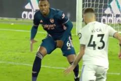 用最男人的方式解圍，真正值得敬佩！