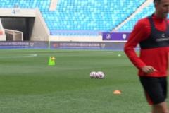 蓉城隊(duì)長(zhǎng)周定洋現(xiàn)身女籃比賽現(xiàn)場(chǎng),觀眾爭(zhēng)相合影,過(guò)道秒變追星現(xiàn)場(chǎng)