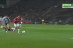 送禮不收！烏迪內(nèi)斯后衛(wèi)停球送大禮！賴因德斯單刀打門太正被撲出