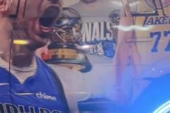 真愛?獨行俠球迷將愛車噴滿東契奇，最后穿上湖人球衣令人唏噓