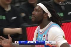 雙刃劍！哈雷爾旱地拔蔥補扣 緊接著回防危險動作吃到違體