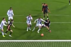 居然沒進(jìn)！費(fèi)爾明凌波微步+人球分過形成單刀，近距離打門踢偏