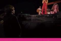 惡作??！理發(fā)師給阿扎爾理發(fā)師披上了熱刺球衣