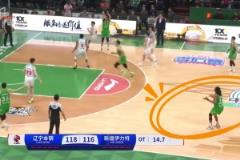 張鎮(zhèn)麟不等犯規(guī)直接冒險(xiǎn)出手 隊(duì)友威爾斯攤手疑惑&進(jìn)后釋然