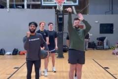 最后一組太逗了！喬丹or詹姆斯？科比or庫(kù)里？NBA訓(xùn)練師的選擇！