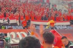 克雷桑傳射建功當(dāng)選MVP，賽后秒變寵粉現(xiàn)場(chǎng)