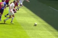 皇馬對(duì)陣巴薩傳奇賽，52歲菲戈邊路內(nèi)切連過(guò)2人推射破門(mén)