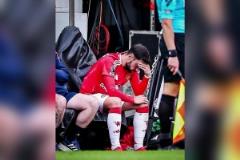 絕望了！B費(fèi)被換下在場邊失望扶額，賽后稱丟球全是己方失誤