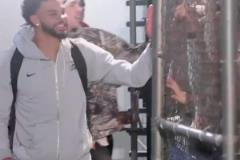 68勝歷史第五傲人戰(zhàn)績(jī)！雷霆全員回到OKC，當(dāng)?shù)厍蛎詿崆榻訖C(jī)