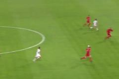 卡卡助攻克雷斯波的這記進(jìn)球，真的令人難忘