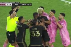 倆活寶！蘇亞雷斯差點把阿爾巴掐到喘不過氣你倆是來吵架嘛