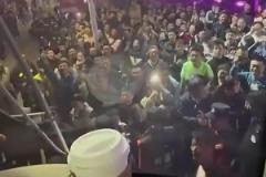 山西球迷是真熱血??！此前曾圍堵廣廈大巴齊聲罵：許鐘豪傻X