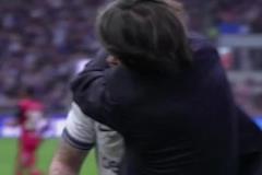 太銷魂，網(wǎng)友：阿瑙托維奇這腳傳球的確值得小因又摟又親