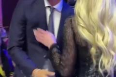 身材姣好！薩格斯的女友海莉被芝加哥天空選中！兩人接吻慶祝