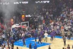 杜蘭特在雷霆主場(chǎng)被這樣漫天噓聲對(duì)待，應(yīng)該不會(huì)回雷霆的吧？