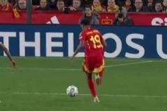 此球只應(yīng)天上有！亞馬爾歐洲杯上這球，每一步都是天賦的展現(xiàn)！