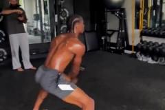 亞歷山大沒有紋身