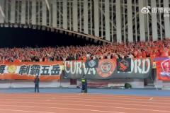 賽后泰山球迷統(tǒng)一高喊：干死國安！