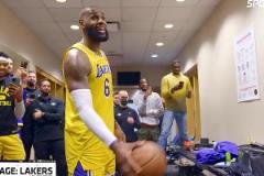 里弗斯絕殺之后湖人隊的更衣室氛圍，簡直不要太和諧！！