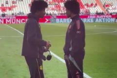 一模一樣的蓬蓬頭！一時(shí)分不清阿德耶米和格納布里了！