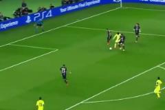 這兩球就完美體現(xiàn)蘇牙的有球能力和射術(shù)，不是一般中鋒能比的