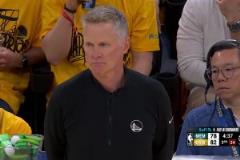 脾氣真大！楊瀚森勸威瑟斯龐冷靜，反被一肘推開(kāi)