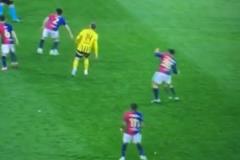 巴薩球員在越位線上反復橫跳