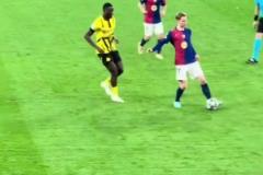 巴薩今天除了德容踢得很從容，其他球員臉上寫滿了緊張忐忑