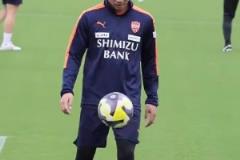 看看日本前國腳乾貴士的顛球！這節(jié)奏太舒服了