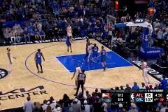 真的有點(diǎn)急了！特雷楊戲耍裁判連吃兩T被驅(qū)逐！