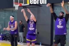 從解散吧到揚帆起航！媒體人大史一個賽季對快船態(tài)度的轉變~