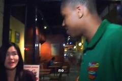 太接地氣了當年滿大街找希臘式漢堡的字母哥，是真的青澀啊…