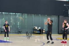 布朗尼投籃訓(xùn)練連中三分，季后賽有機(jī)會(huì)上場(chǎng)嗎？