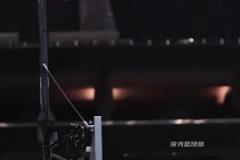 背后視角欣賞布克撥球動作...