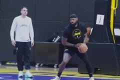 新殺招？詹姆斯在今日訓(xùn)練中加練了轉(zhuǎn)身后仰跳投