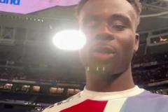 ?薩卡向你發(fā)來消息：很高興能和球迷分享這個特別的夜晚！