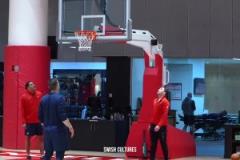 全力備戰(zhàn)！哈登與博格丹在今日全隊(duì)訓(xùn)練結(jié)束后加練了三分