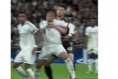 遭怒批！C羅粉絲博主：如果姆巴佩穿著阿根廷球衣那就是點(diǎn)球