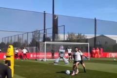 沒有誰能隨便成功！薩拉赫逆足射門訓(xùn)練，這精準(zhǔn)度相當(dāng)可以??！