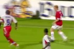 領(lǐng)域展開！曼聯(lián)時(shí)期范尼面對(duì)里昂的梅開二度