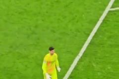 馬卡報：庫爾圖瓦是最后一位離場的球員，他想向皇馬球迷道歉