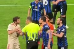 阿切爾比在穆勒面前滑跪慶祝嘲諷，兩人發(fā)生口角